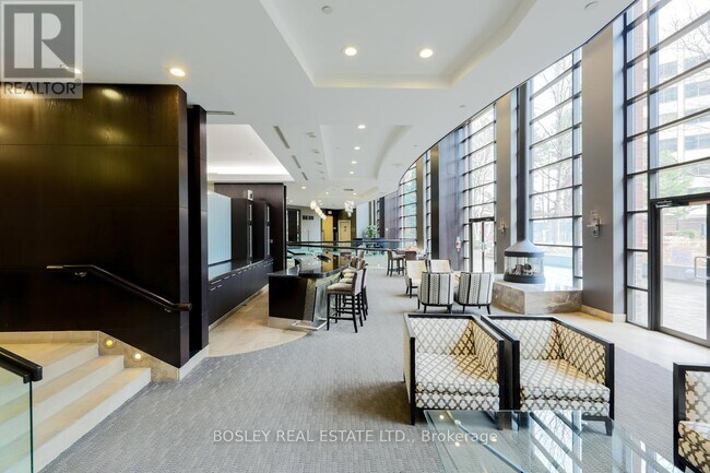 Photo du bâtiment - 33 Sheppard Ave E