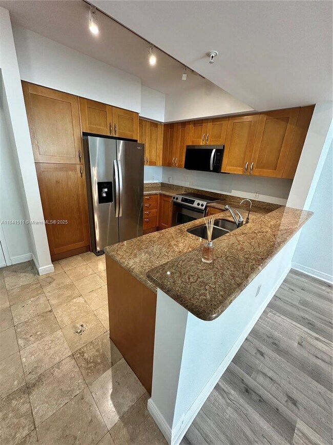 Building Photo - 1755 E Hallandale Beach Blvd