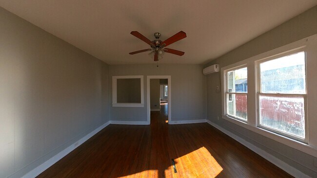 Foto del edificio - 538 Kayton Ave