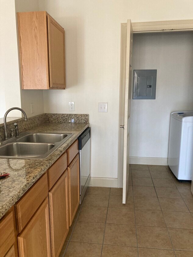 Granite kitchen - 202 Settlers Trace Blvd