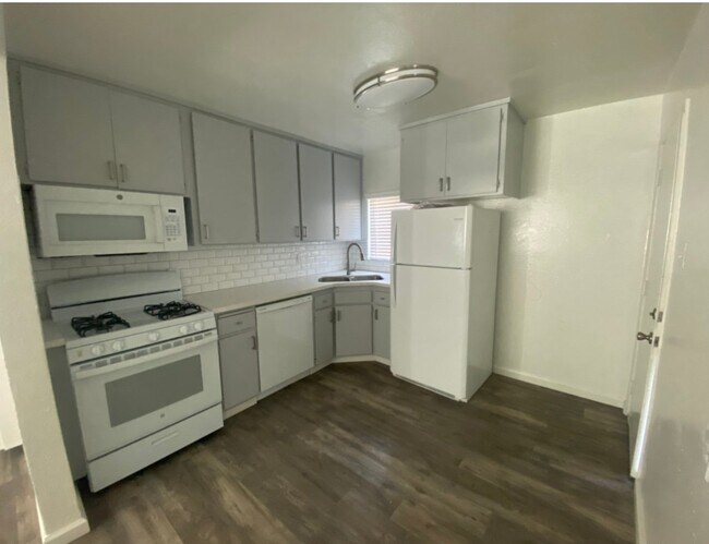 Foto del edificio - 2010 Blossom Ln