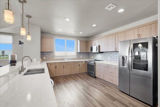 Building Photo - High Rise Condo in One Las Vegas- 4 bedrooms, 3.5 Baths- 2872 Sq. Feet