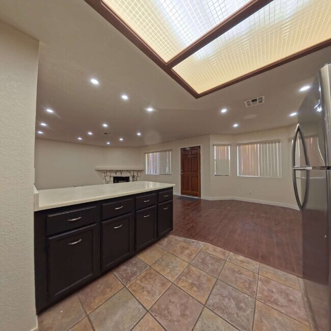 Foto del edificio - Beautiful 2 Bedroom 2 Bathroom Condo at The Lakes!