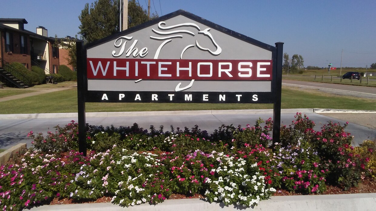 Foto principal - Whitehorse Apartments