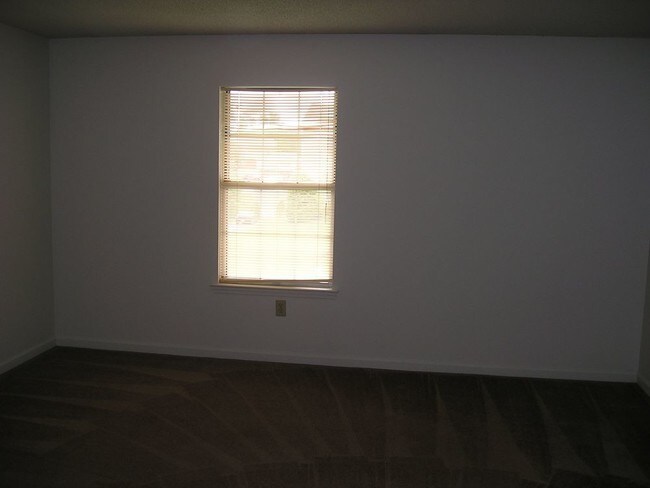 Building Photo - 114 Pennie Layne