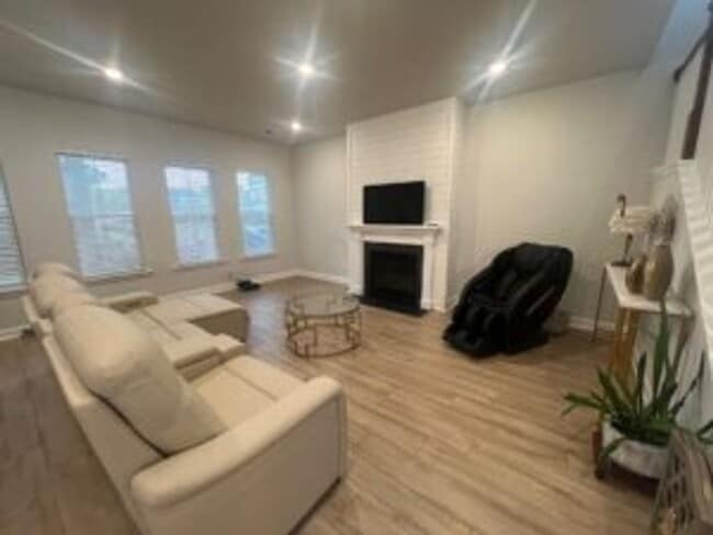 Building Photo - Beautiful Summers Corner 5Bed/4.5Bath