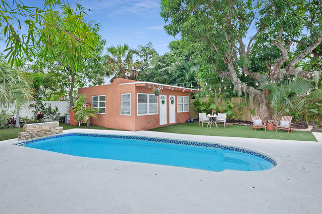 Building Photo - 815 Flamingo Dr