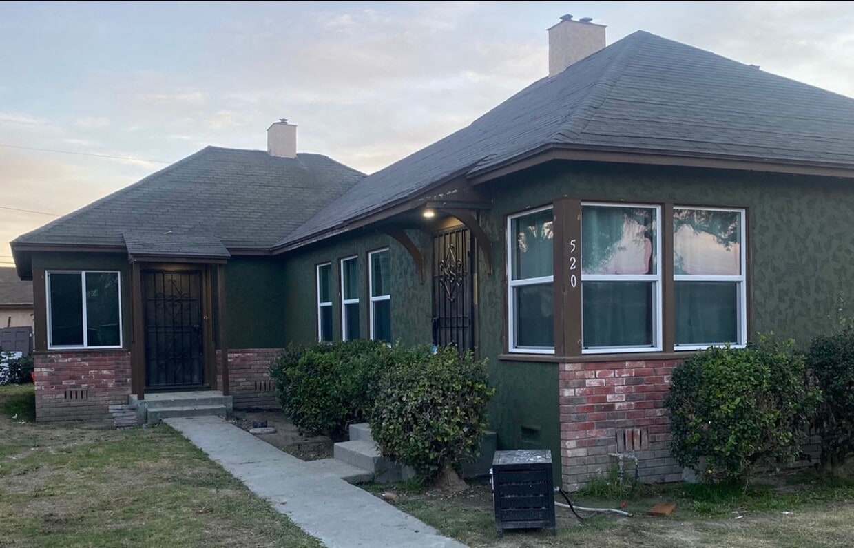520 W Almond St, Compton, CA 90220 Townhome Rentals in Compton CA