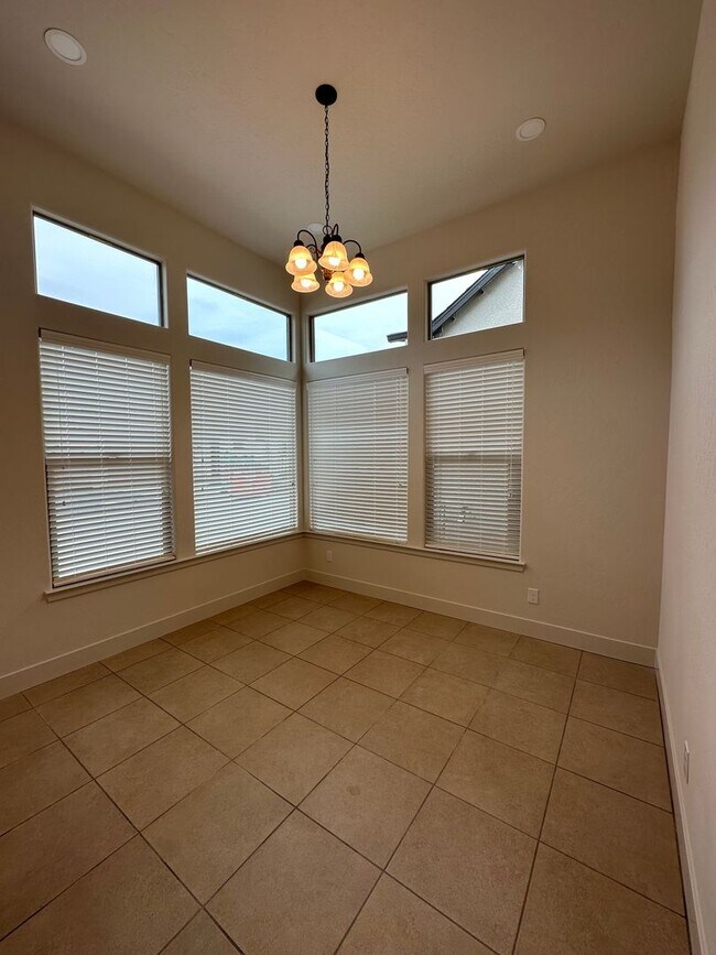 Building Photo - 3415 W Good Ave