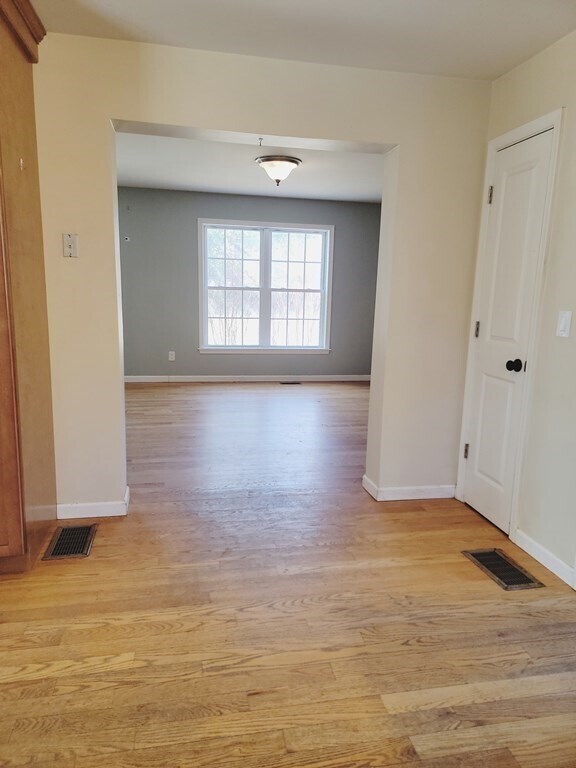 Foto del edificio - 97 Packard Rd