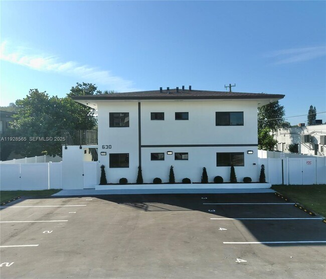 Foto del edificio - 630 NE 166th St