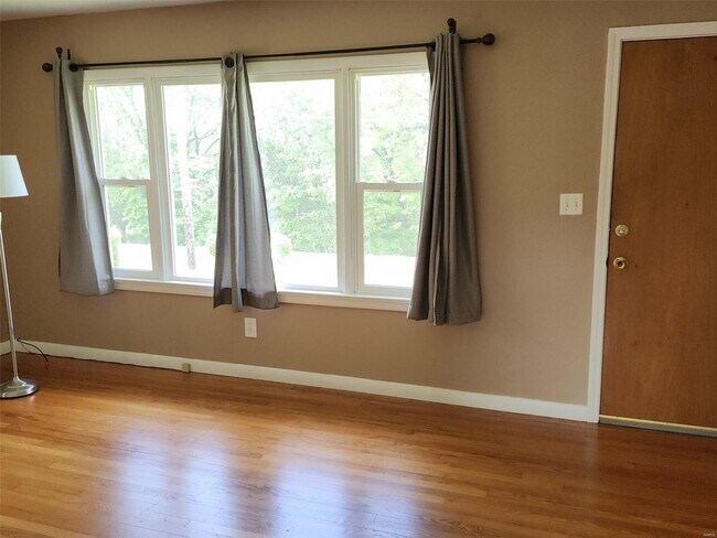 Foto del edificio - 2915 Spring Forest Rd