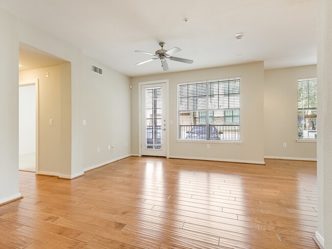 Building Photo - 7342 Oak Manor Dr