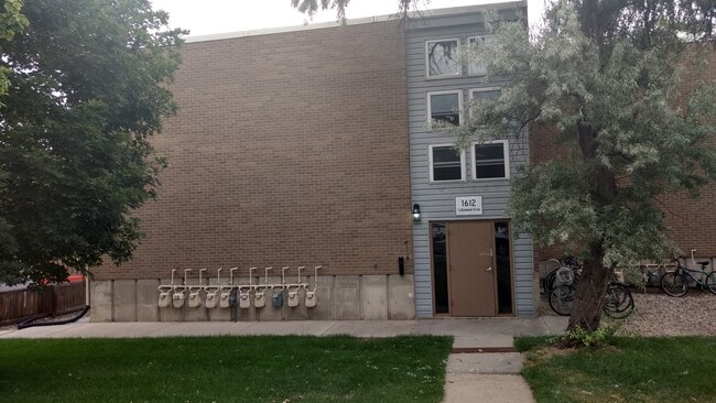 Building Photo - Quaint 2 Bed 1 Bath Apartment in Louisville - Available Now!