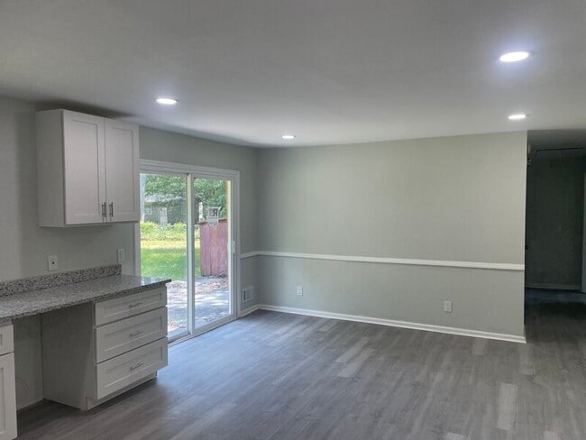 Foto del edificio - 32 King Arthur Ct