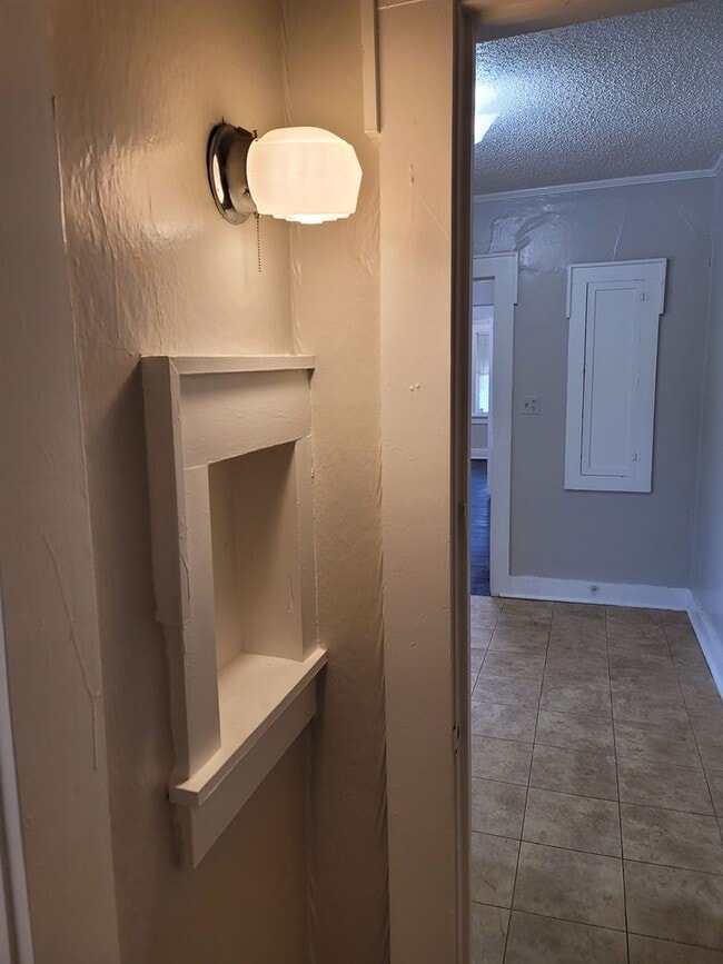 Building Photo - 2219 S Tyler St