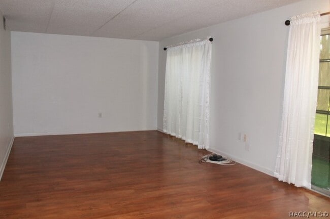 Building Photo - 2400 Forest Dr