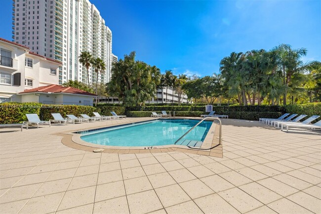 Foto del edificio - 3145 NE 184th St