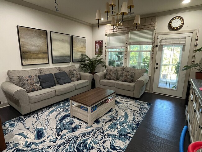 Foto del edificio - Room in Townhome on Craigmeade Dr