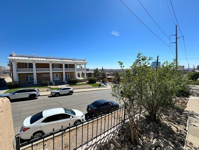 Building Photo - West California 203