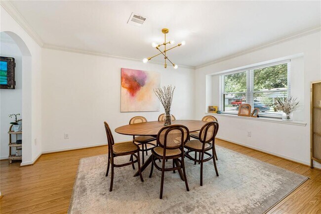 Foto del edificio - 5823 Duxbury St