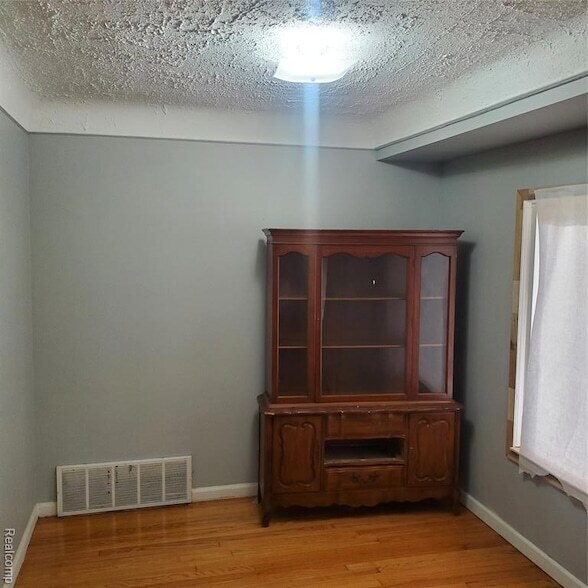 Foto del edificio - 19362 Sunderland Rd