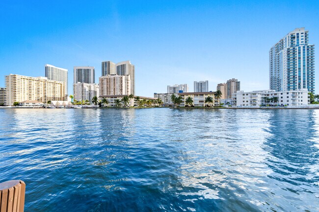 Foto del edificio - 121 Golden Isles Dr