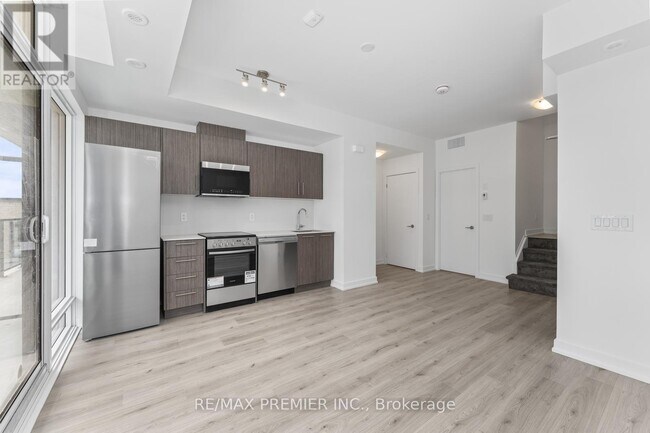 Building Photo - 851-851 Sheppard Ave W