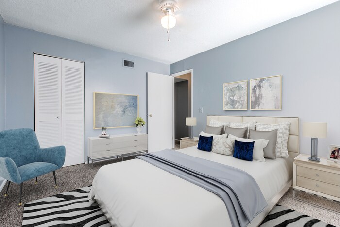 Foto principal - 327 W 77th St