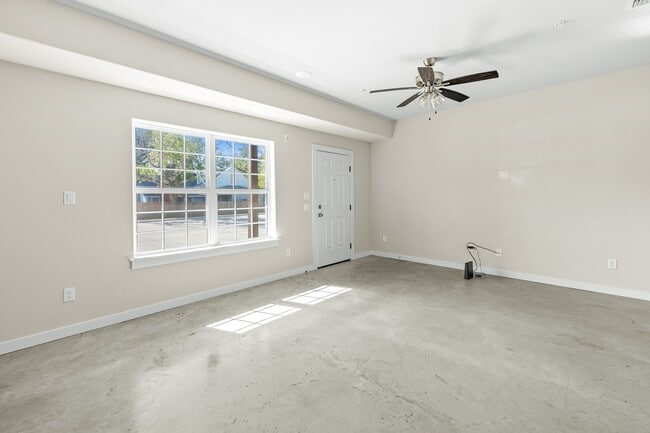 Building Photo - 2290 W Tarleton St