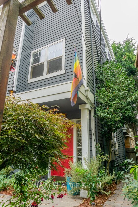 619 Federal Ave E, Seattle, WA 98102 House Rental in Seattle, WA