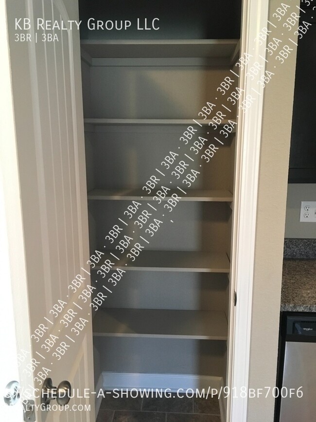 Foto del edificio - Newer 3 Bed Townhome in Belton; Raymore-Pe...