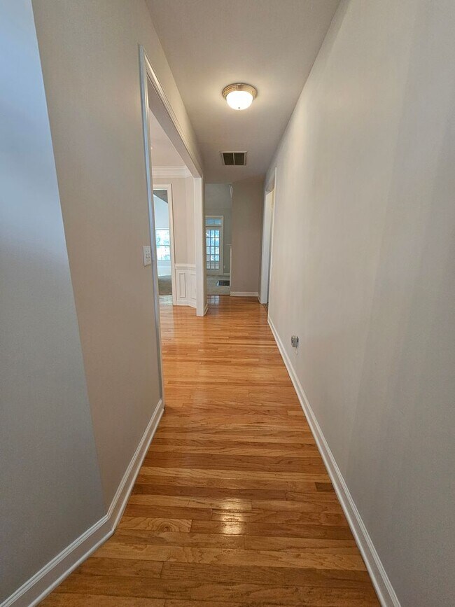 Building Photo - 104 Beeley Ct