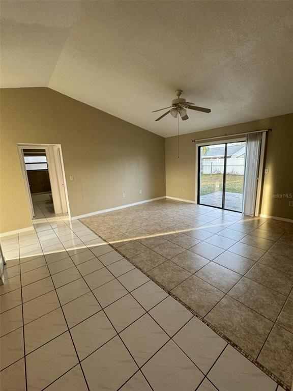 Building Photo - 913 San Rafael Way