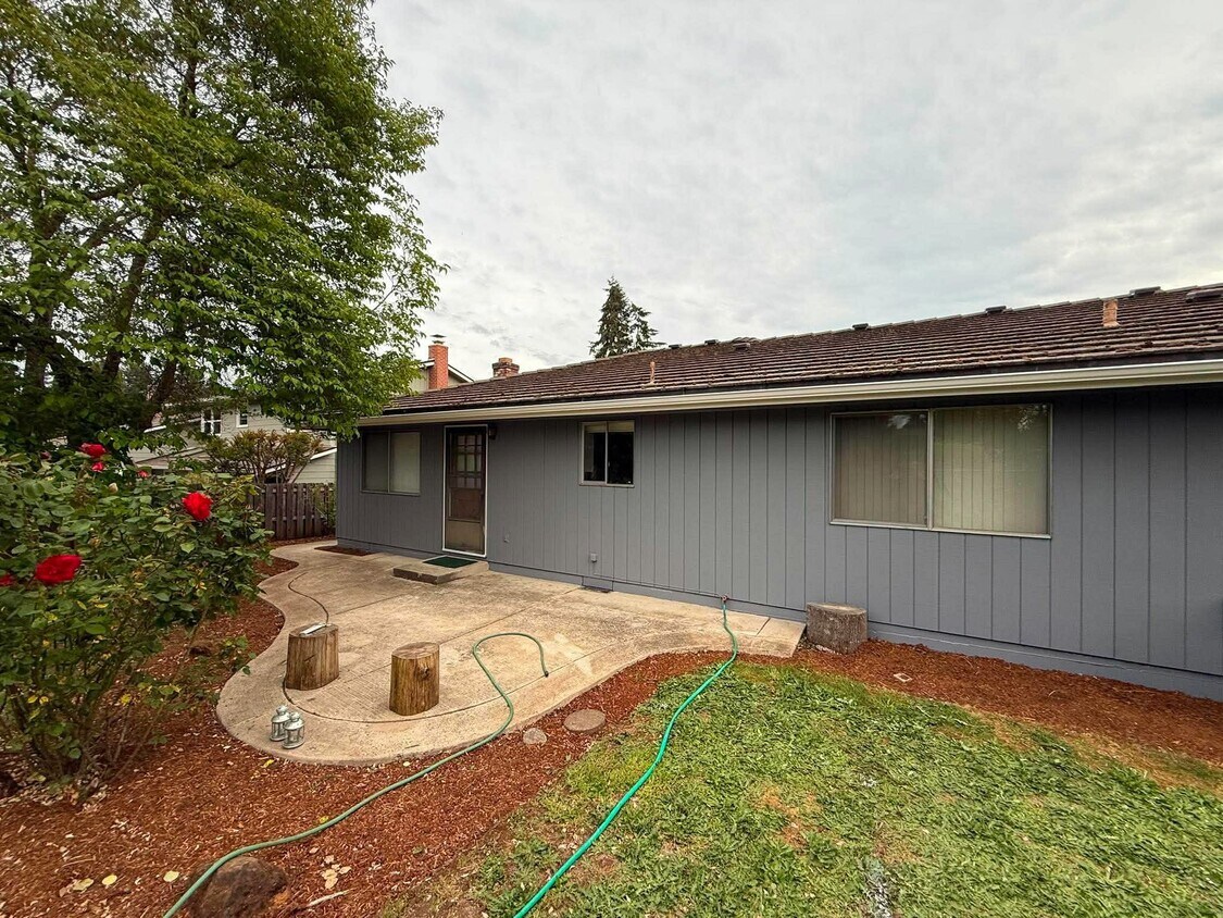 Building Photo - 405 McKinley St SE
