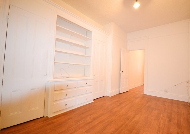 Building Photo - 1874 Bleecker St