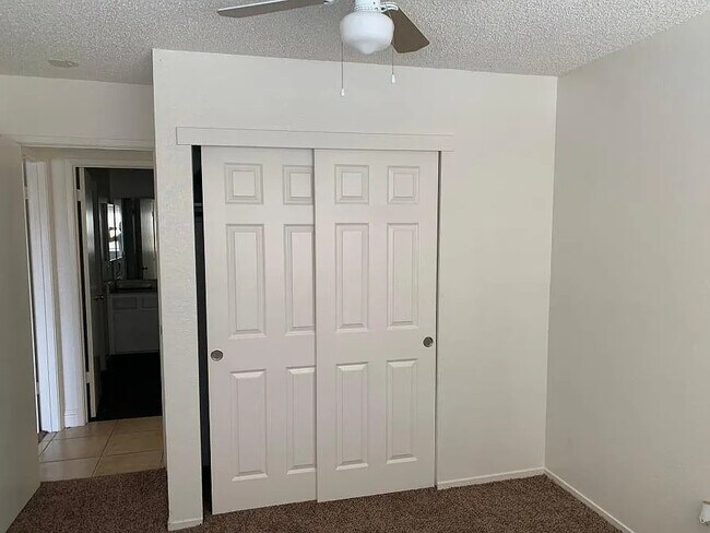 Foto del edificio - 1190 S Winery Ave