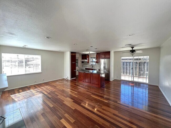 Foto del edificio - 3175 Machado Ave