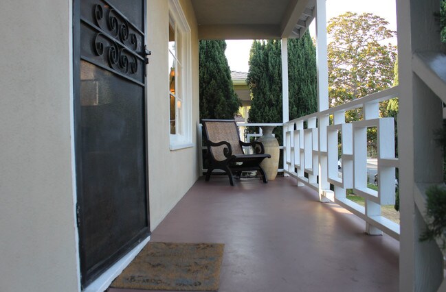 porche delantero - 3283 Kelton Ave