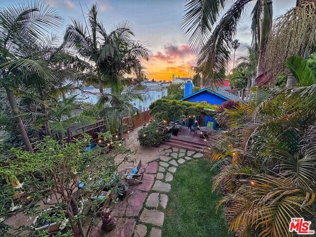 Foto del edificio - 758 Palms Blvd