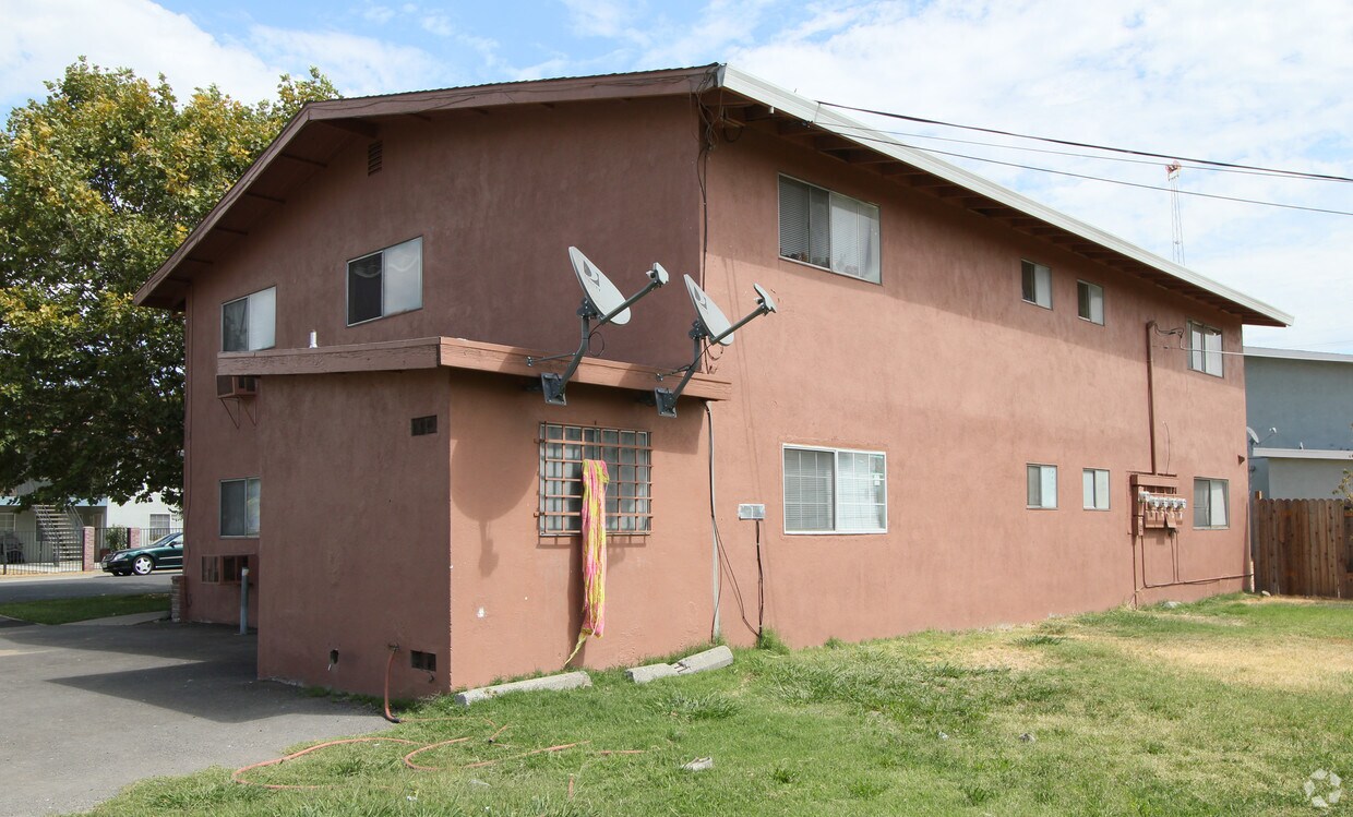 Building Photo - 4226 Tresler Ave