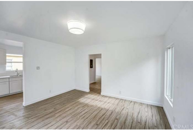 Foto del edificio - 9548 Bowman Ave