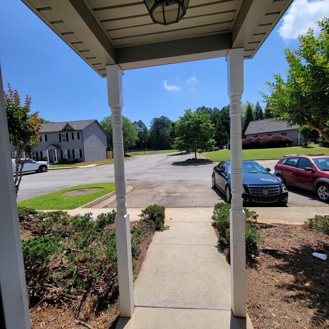 Building Photo - 72 Lakeview Estates Dr