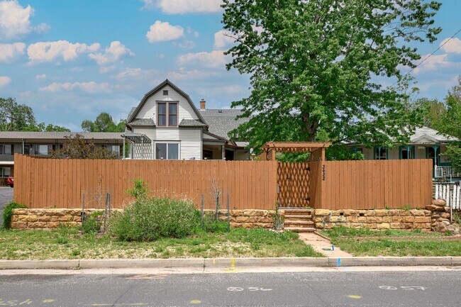 Foto del edificio - Charming Westside 4 Bedroom Home
