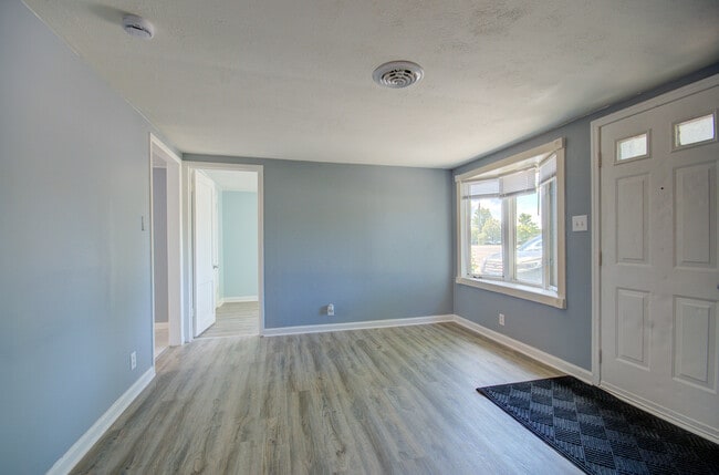 Building Photo - 2024 Plainfield Rd