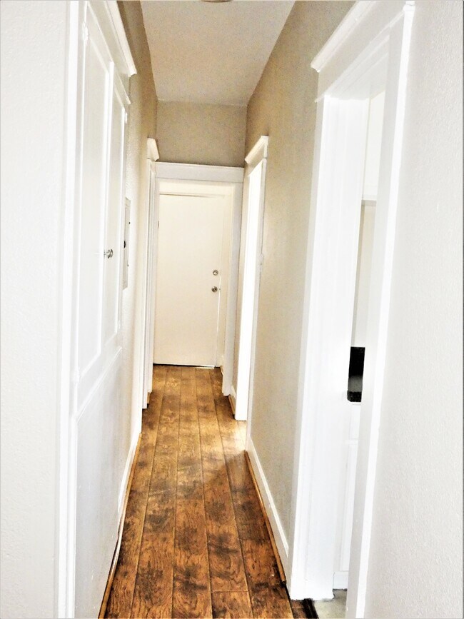 Building Photo - 1475 Chestnut Ave