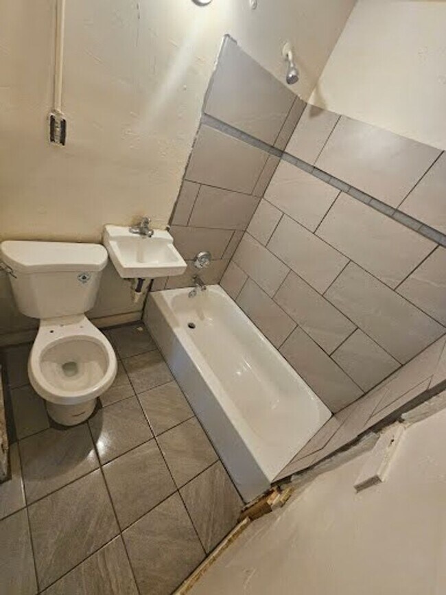 Foto del edificio - 2517 W Garfield Ave