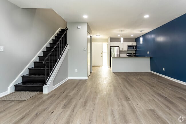 2BR , 2BA - 1,200 SF - Briarcliff Estates