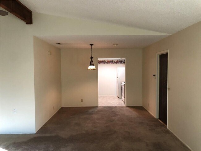 Building Photo - 914 W Meadowmere Ln