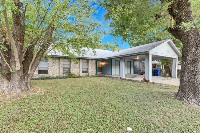 Building Photo - North Austin Duplex 2 Bedroom with a Large...